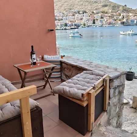 Io-aurora Seaside Apartamento Chalki Town